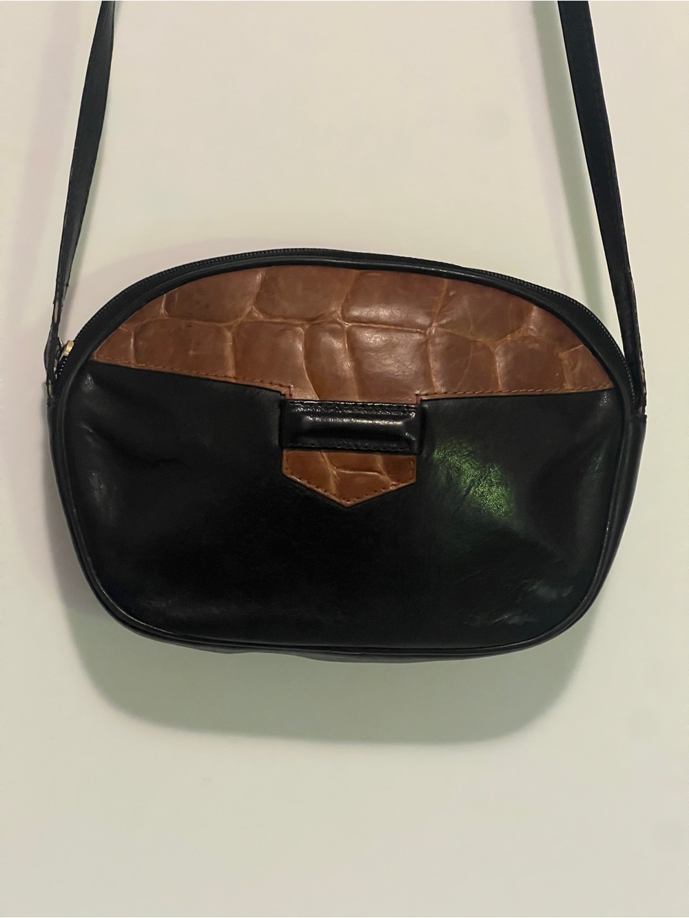 ✨ Vintage Raphael Italy Two-Tone Leather Crossbody Bag